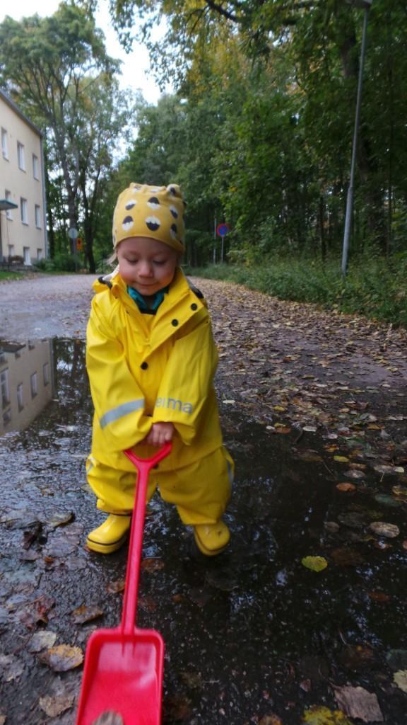 lapiohommat lätäkössä lowres