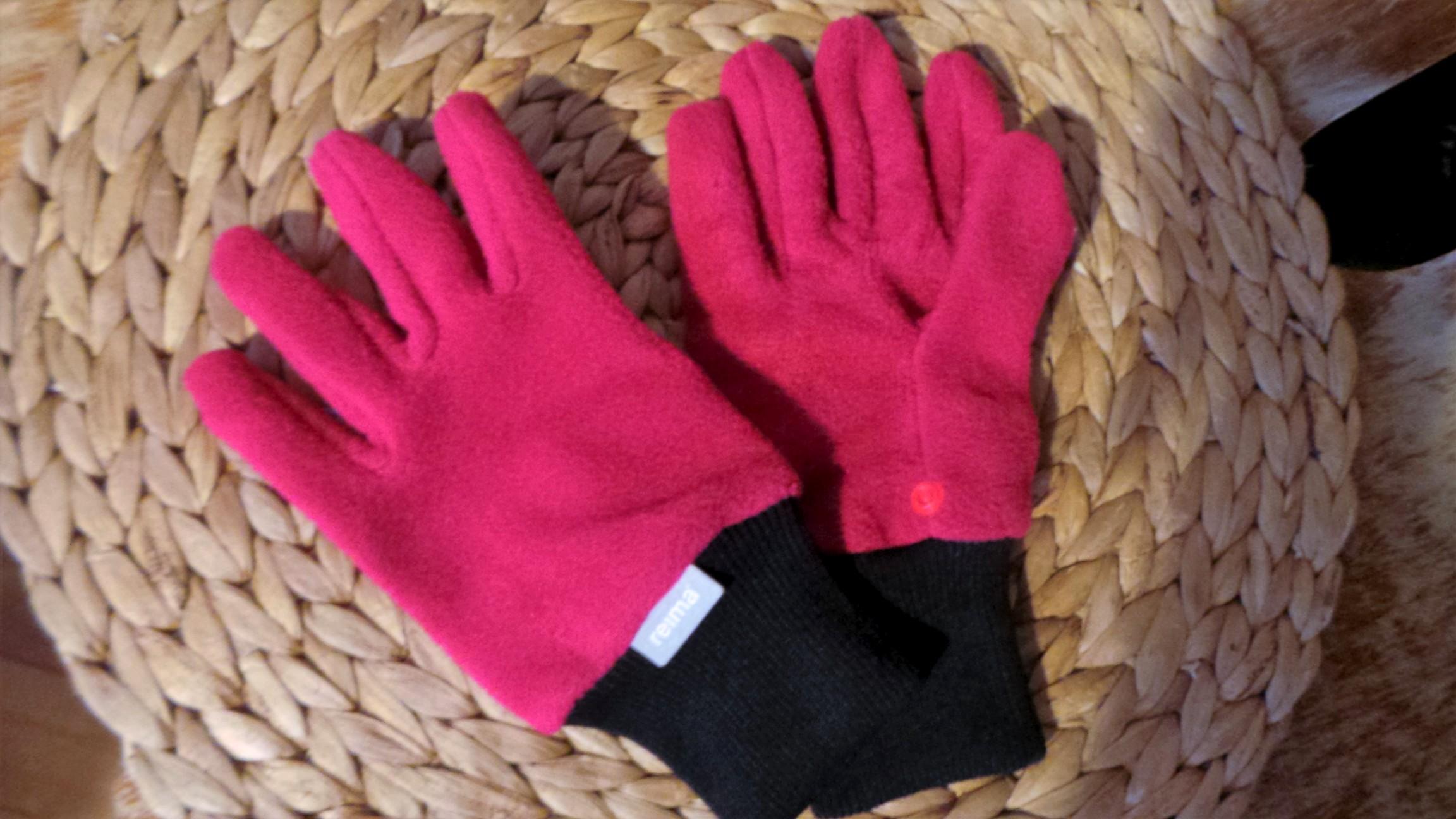 SUOSITELKAA LÄMPIMIÄ hanskoja 1,5v jolla kädet tosi kylmät aina, KIIITOOOS!
